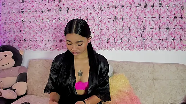 Lynda Bonnie online show from October 23, 1:10 pm