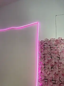 Lynda Bonnie online show from April 18, 5:50 pm