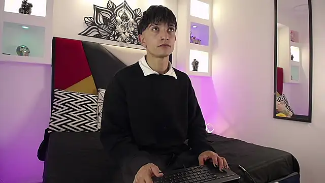 Snapshot of MaikyCooper chatting on March 9, 5:33 am MaikyCooper online show from March 9, 5:33 am