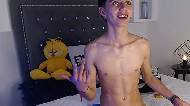 Snapshot of MaikyCooper chatting on March 17, 4:51 am MaikyCooper online show from March 17, 4:51 am