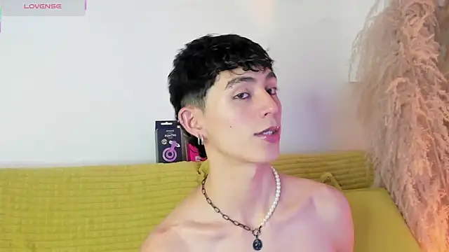 Snapshot of MaikyCooper chatting on October 2, 8:49 pm MaikyCooper online show from October 2, 8:49 pm