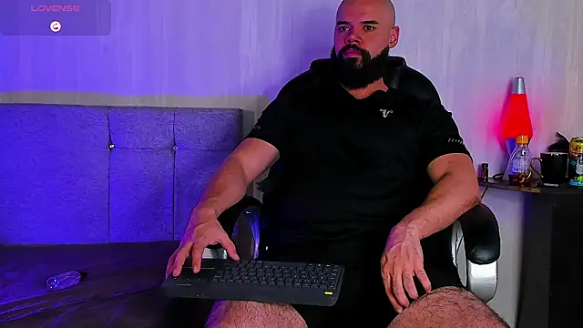 Snapshot of Luke_Diaz7 chatting on April 6, 8:32 pm Luke Diaz7 online show from April 6, 8:32 pm