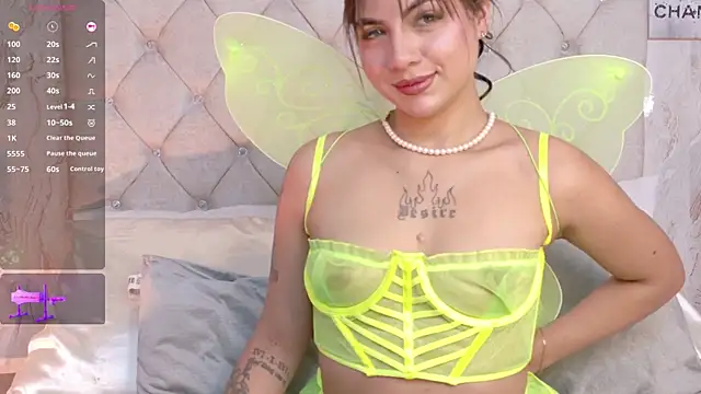 Snapshot of Mia_Neilld chatting on October 26, 3:45 am Mia Neilld online show from October 26, 3:45 am