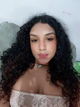 Snapshot of Majo_BigTits chatting on November 23, 9:53 am Majo BigTits online show from November 23, 9:53 am