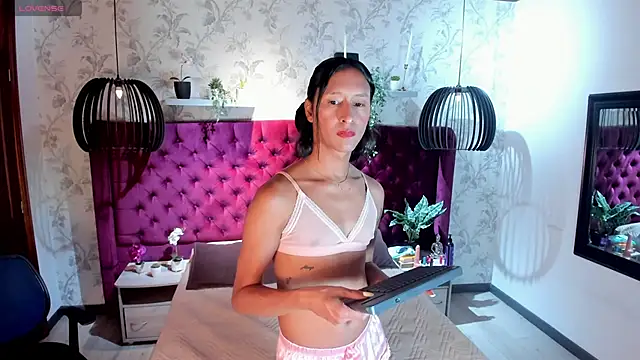 Georgina Palacios  online show from November 10, 4:00 am