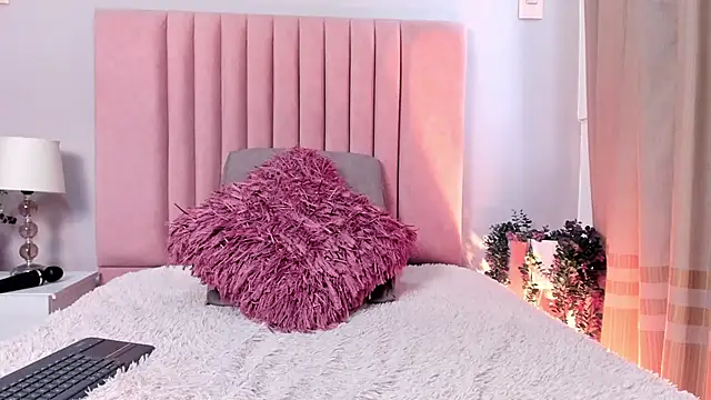 MiaHertz online show from November 28, 11:57 am