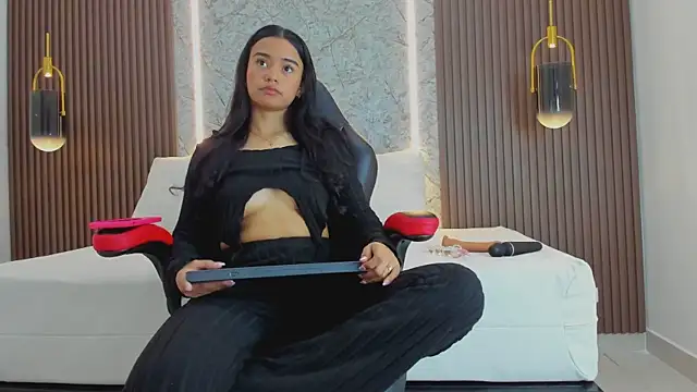 Snapshot of selena_foox chatting on March 21, 3:22 am selena foox online show from March 21, 3:22 am