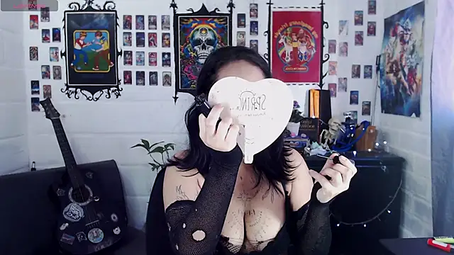 Snapshot of Nyx_Blackmoon chatting on February 18, 1:33 pm Nyx Blackmoon online show from February 18, 1:33 pm