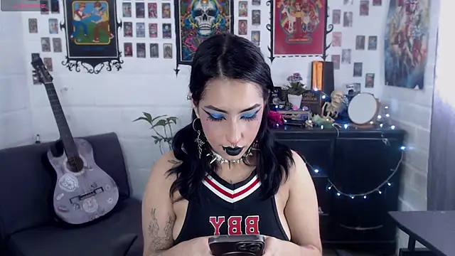 Snapshot of Nyx_Blackmoon chatting on February 19, 5:06 pm Nyx Blackmoon online show from February 19, 5:06 pm