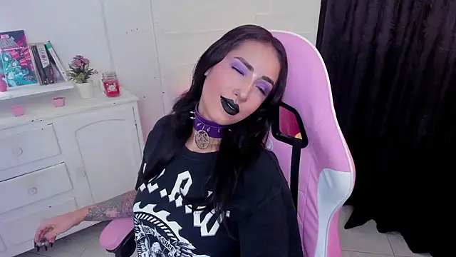 Snapshot of Nyx_Blackmoon chatting on October 6, 1:30 pm Nyx Blackmoon online show from October 6, 1:30 pm