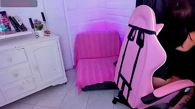 Snapshot of Nyx_Blackmoon chatting on November 17, 2:34 pm Nyx Blackmoon online show from November 17, 2:34 pm