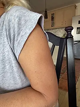 Snapshot of DeboraXporn chatting on October 23, 1:32 pm DeboraXporn online show from October 23, 1:32 pm