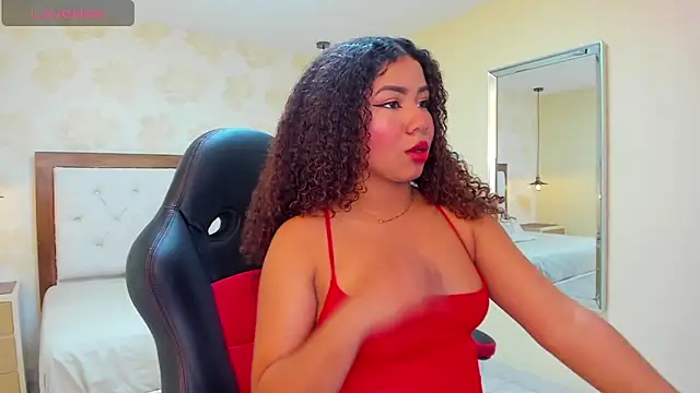 MELINAMARTINS online show from February 14, 8:05 pm