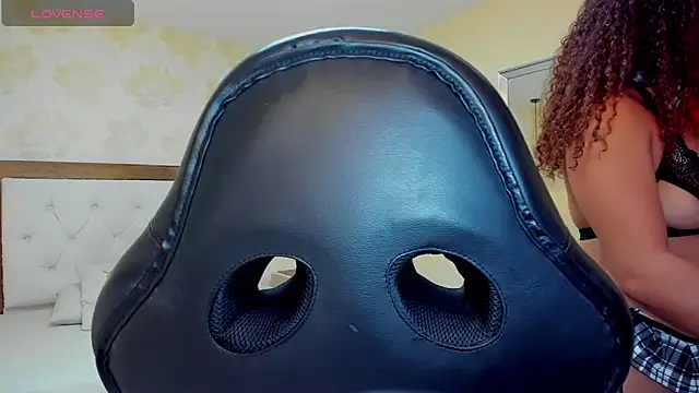 MELINAMARTINS online show from February 15, 7:39 pm