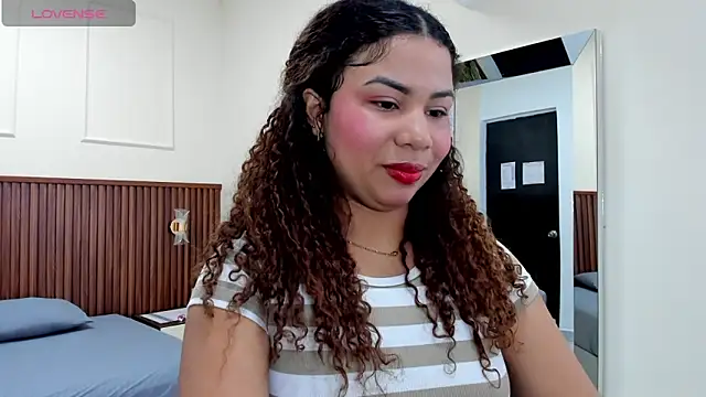 MELINAMARTINS online show from February 28, 7:56 pm