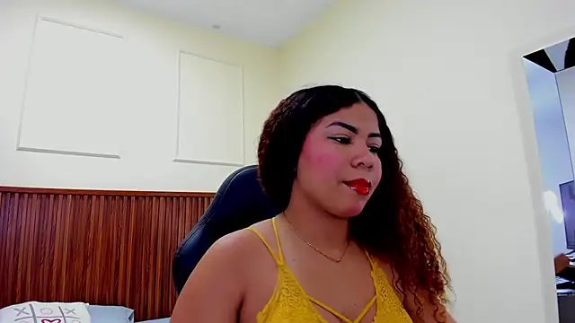 MELINAMARTINS online show from March 20, 7:35 pm