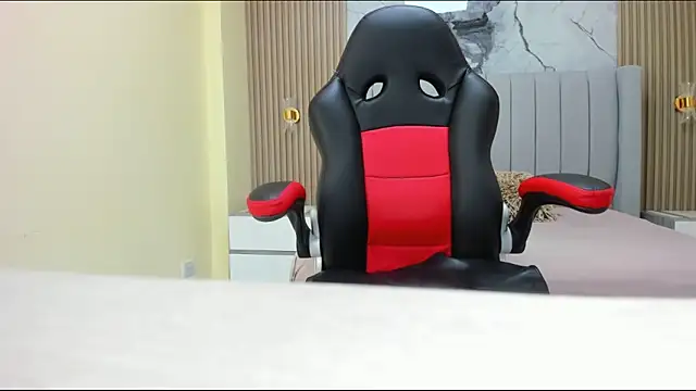 MELINAMARTINS online show from September 13, 6:29 pm