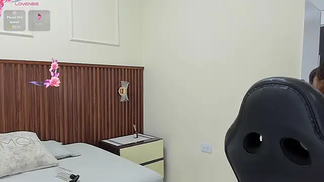 MELINAMARTINS online show from September 18, 7:38 pm