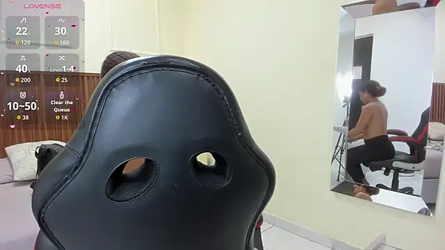 MELINAMARTINS online show from September 25, 7:39 pm