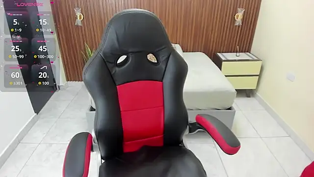 MELINAMARTINS online show from October 7, 7:33 pm