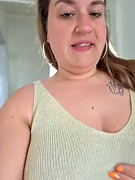 Snapshot of justtess chatting on April 14, 12:44 pm justtess online show from April 14, 12:44 pm