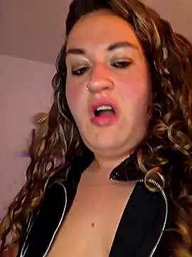 Snapshot of justtess chatting on May 13, 10:38 pm justtess online show from May 13, 10:38 pm