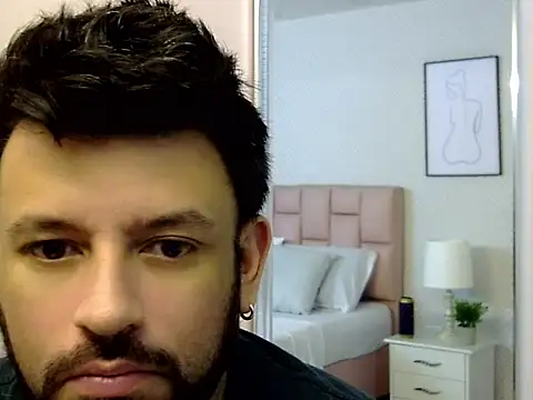Snapshot of tonyglams chatting on October 4, 2:42 am tonyglams online show from October 4, 2:42 am