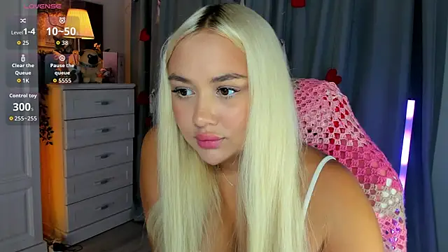 Snapshot of _Loneve__ chatting on July 8, 3:27 pm Loneve online show from July 8, 3:27 pm