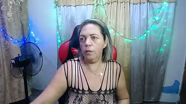 Snapshot of alina_maturehot chatting on September 21, 7:10 am alina maturehot online show from September 21, 7:10 am