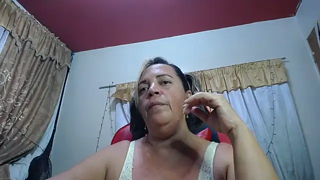 Snapshot of alina_maturehot chatting on October 4, 11:03 pm alina maturehot online show from October 4, 11:03 pm