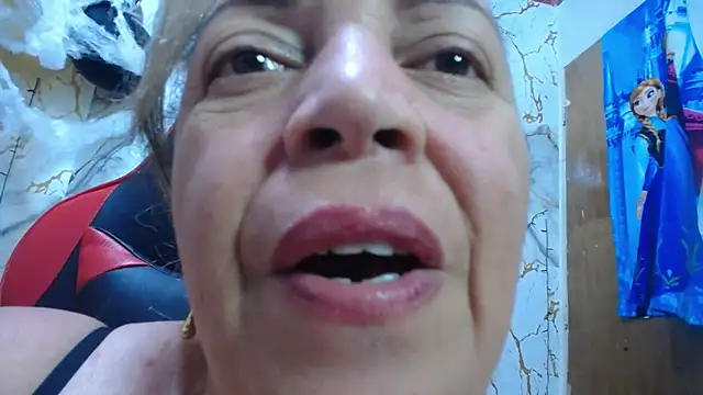 Snapshot of alina_maturehot chatting on October 21, 9:21 am alina maturehot online show from October 21, 9:21 am