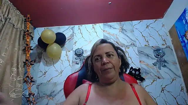 Snapshot of alina_maturehot chatting on October 25, 12:29 am alina maturehot online show from October 25, 12:29 am