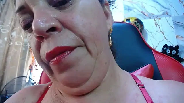 Snapshot of alina_maturehot chatting on October 27, 8:13 pm alina maturehot online show from October 27, 8:13 pm