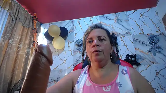 Snapshot of alina_maturehot chatting on October 28, 8:44 pm alina maturehot online show from October 28, 8:44 pm