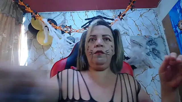 Snapshot of alina_maturehot chatting on October 31, 9:16 pm alina maturehot online show from October 31, 9:16 pm