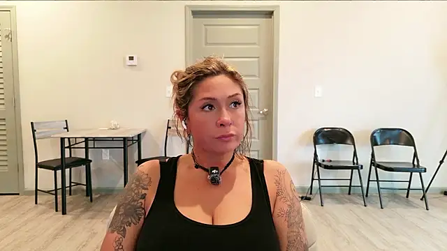 bossyroxy84 online show from March 15, 6:25 pm