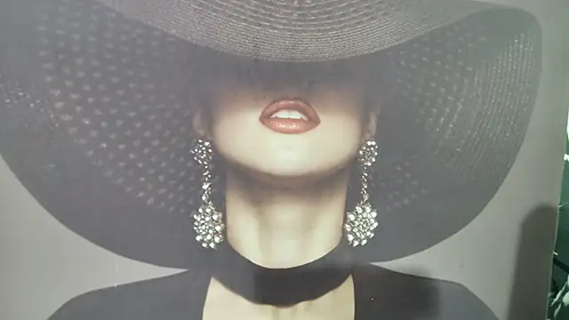 Chanel Noire online show from February 27, 9:04 pm