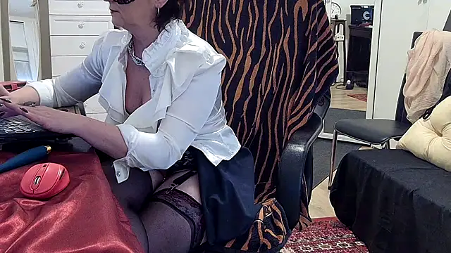 Chanel Noire online show from March 12, 4:13 pm