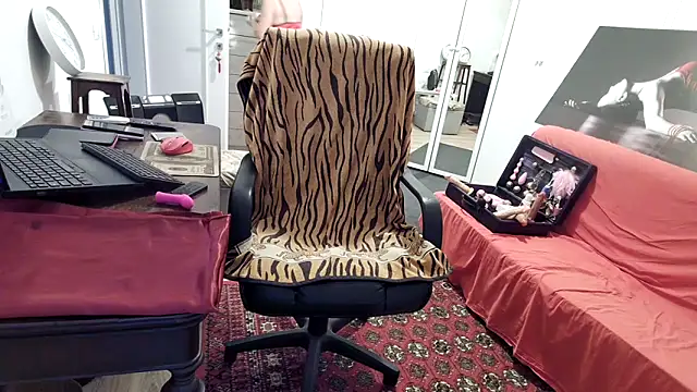 Chanel Noire online show from September 16, 2:51 pm