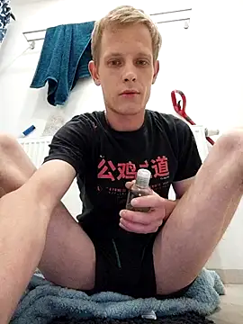 Snapshot of Kamilll94@xh chatting on June 5, 8:03 pm Kamilll94xh online show from June 5, 8:03 pm