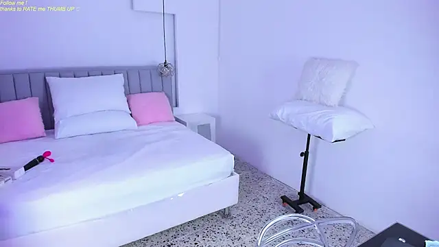 isolari  online show from December 13, 4:22 am