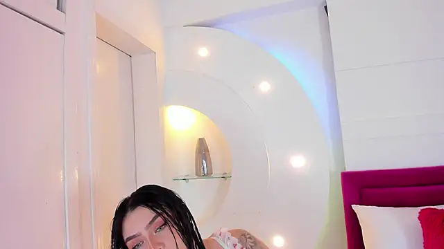 isolari  online show from February 6, 12:05 pm