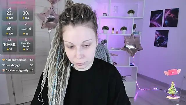 Snapshot of HoneySallyMoore chatting on December 8, 8:58 pm HoneySallyMoore online show from December 8, 8:58 pm