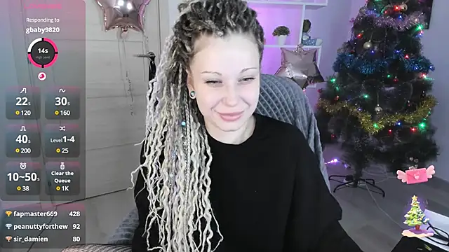 Snapshot of HoneySallyMoore chatting on December 17, 4:12 am HoneySallyMoore online show from December 17, 4:12 am