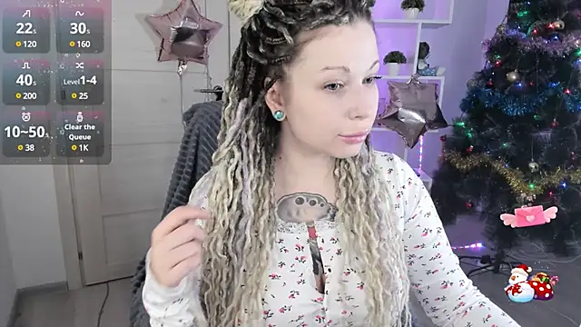 Snapshot of HoneySallyMoore chatting on December 27, 7:57 pm HoneySallyMoore online show from December 27, 7:57 pm