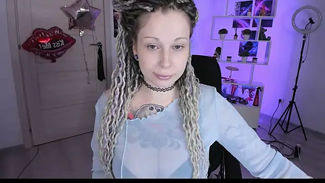 Snapshot of HoneySallyMoore chatting on October 9, 5:44 pm HoneySallyMoore online show from October 9, 5:44 pm