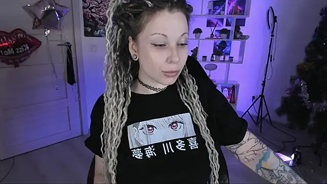 Snapshot of HoneySallyMoore chatting on December 3, 12:51 am HoneySallyMoore online show from December 3, 12:51 am