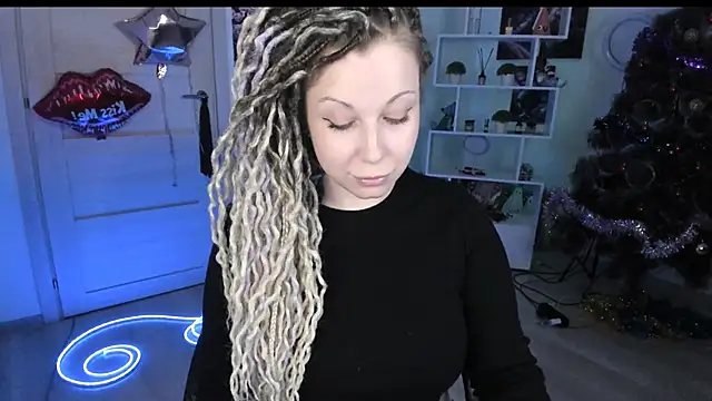 Snapshot of HoneySallyMoore chatting on January 16, 1:42 am HoneySallyMoore online show from January 16, 1:42 am