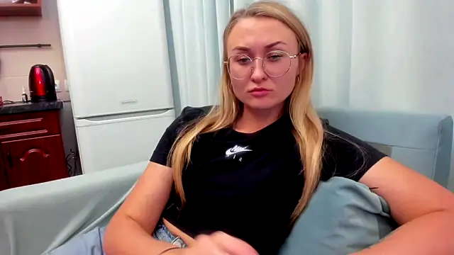 Snapshot of your_Goddess_Eva chatting on September 17, 8:10 pm your Goddess Eva online show from September 17, 8:10 pm