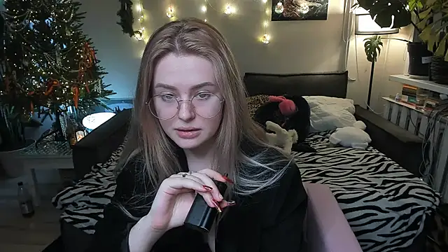 Alexa Pirs online show from January 10, 3:03 pm